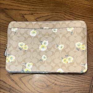 Coach Laptop‎ Sleeve In Signature Canvas With Daisy Print